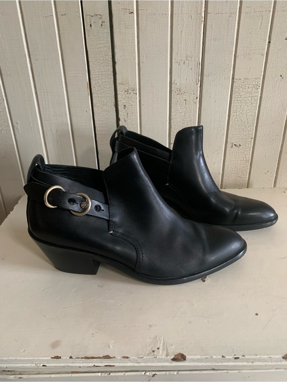 Rag & Bone Black Leathe Ankle Booties with Buckle Detail size 39